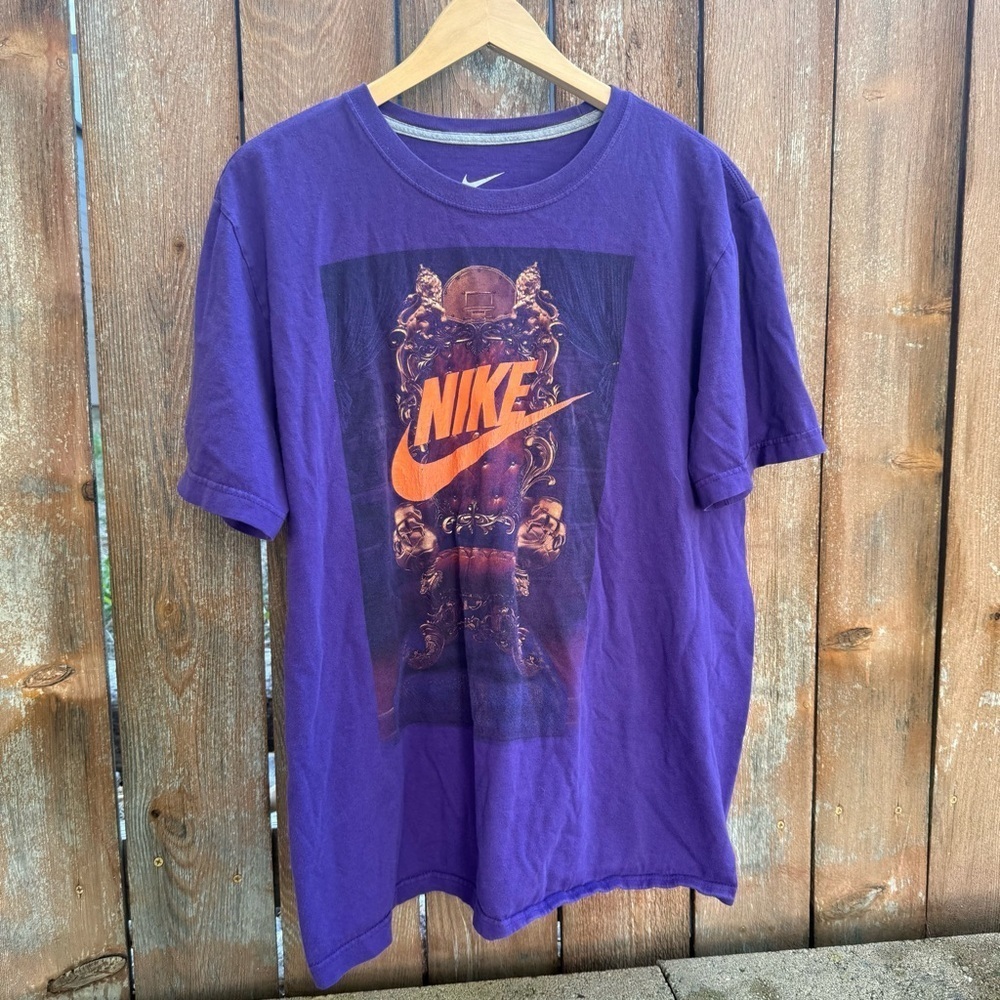 NIKE Men's Purple Throne Basketball Graphic Tee Shirt Short Sleeve Size XL